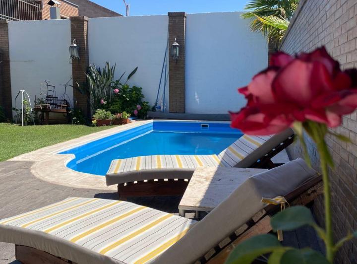 Casa · 250m² · 6 Ambientes · 2 Cocheras
