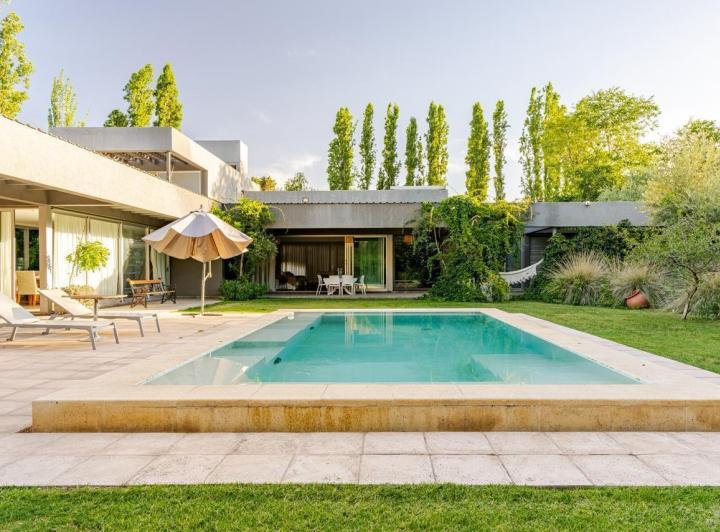 Casa · 370m² · 4 Dormitorios · 3 Cocheras