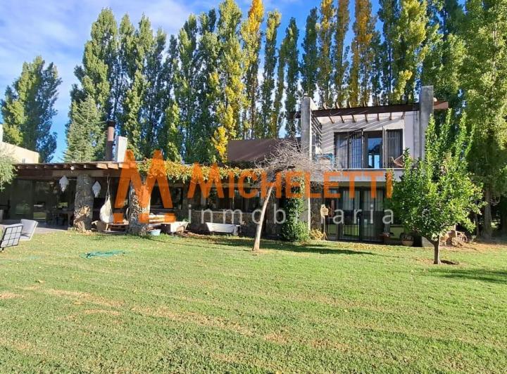 Casa · 420m² · 10 Ambientes · 2 Cocheras