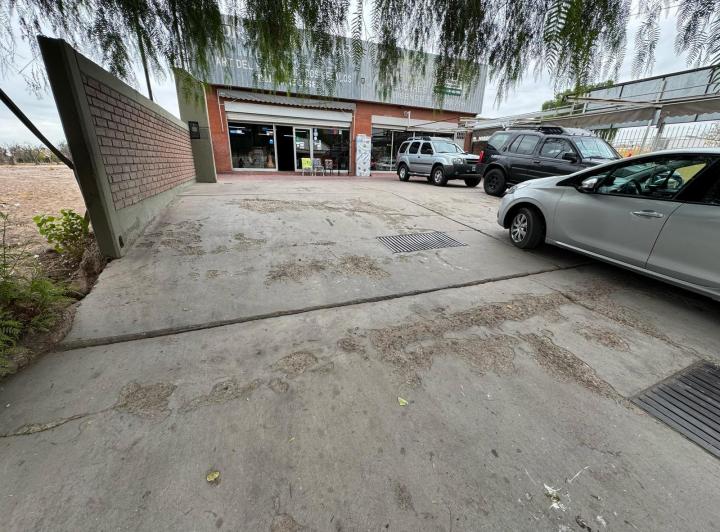 Local comercial · 700m² · 4 Ambientes