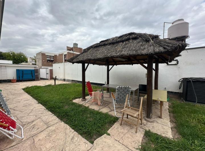 Casa · 345m² · 10 Ambientes · 8 Cocheras