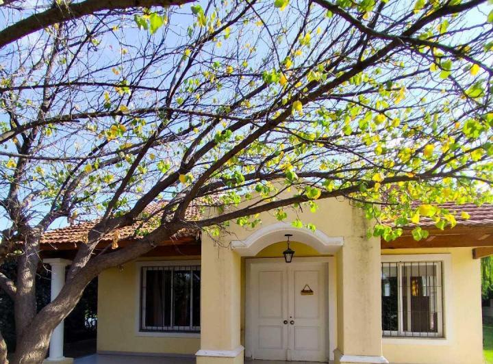 Casa · 211m² · 2 Dormitorios · 1 Cochera