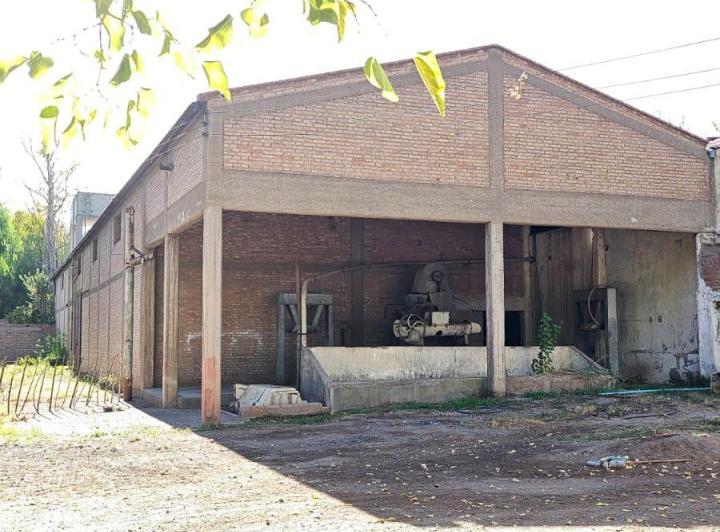 Bodega-Galpón · 1590m² · 5 Ambientes