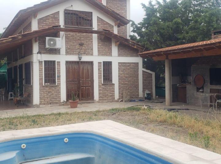 Casa · 140m² · 3 Ambientes · 2 Cocheras