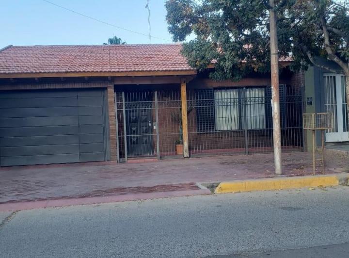 Casa · 140m² · 6 Ambientes · 3 Cocheras