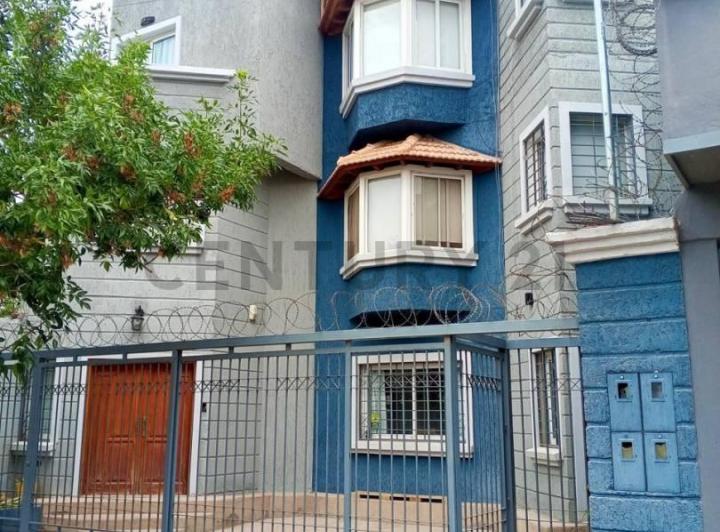 Casa · 136m² · 6 Ambientes · 2 Cocheras