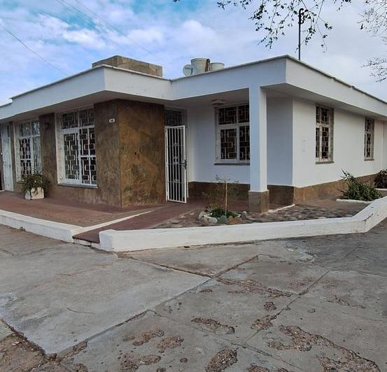 Casa · 204m² · 8 Ambientes · 1 Cochera