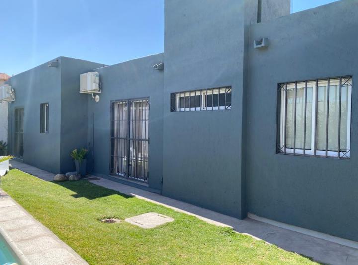 Casa · 140m² · 5 Ambientes · 2 Cocheras