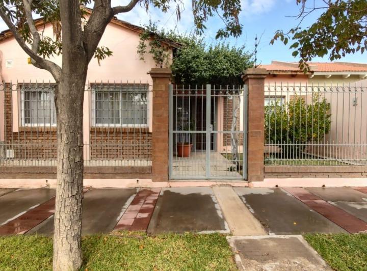 Casa · 180m² · 4 Ambientes · 1 Cochera