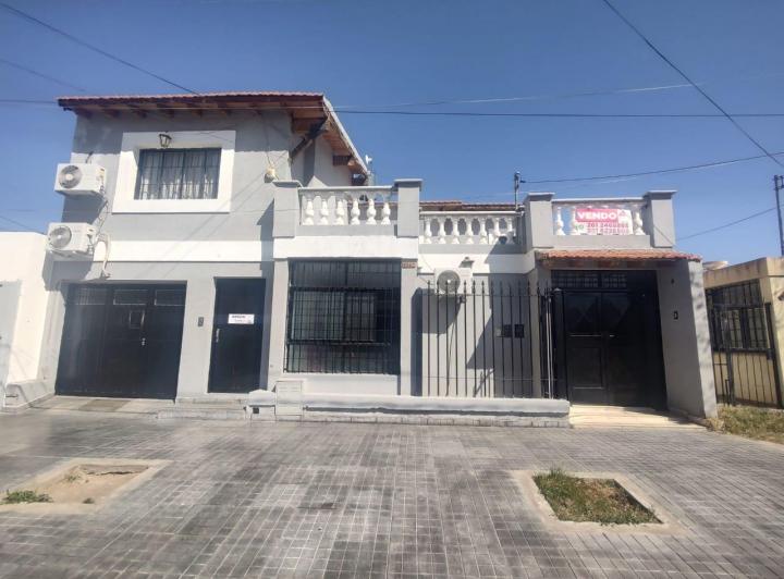Casa · 320m² · 7 Ambientes · 1 Cochera
