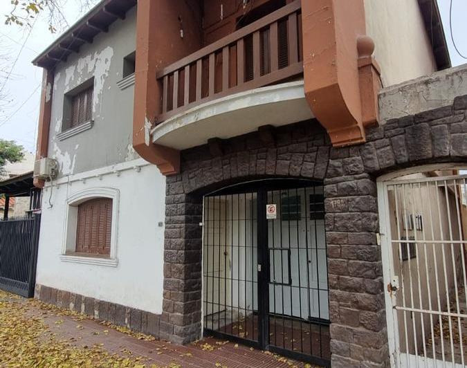 Casa · 484m² · 6 Ambientes · 1 Cochera