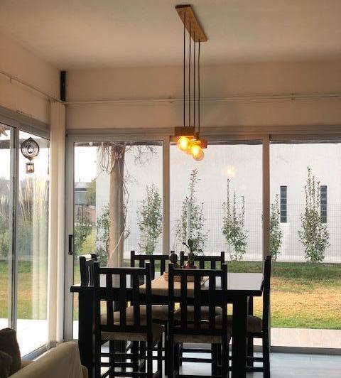 Casa · 196m² · 5 Ambientes · 2 Cocheras