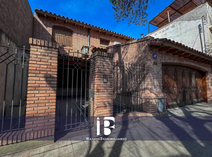 Casa · 431m² · 11 Ambientes · 2 Cocheras