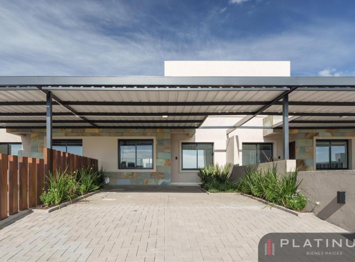 Casa · 156m² · 4 Ambientes · 2 Cocheras