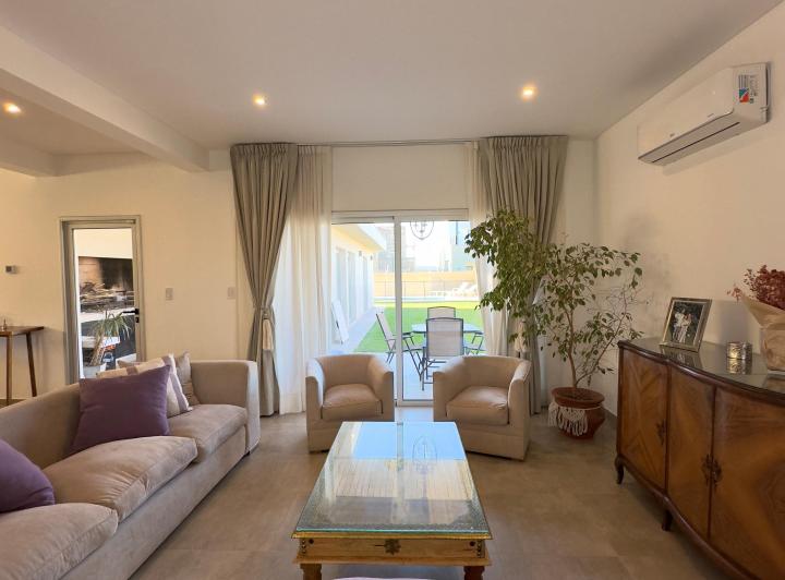 Casa · 190m² · 3 Dormitorios · 2 Cocheras