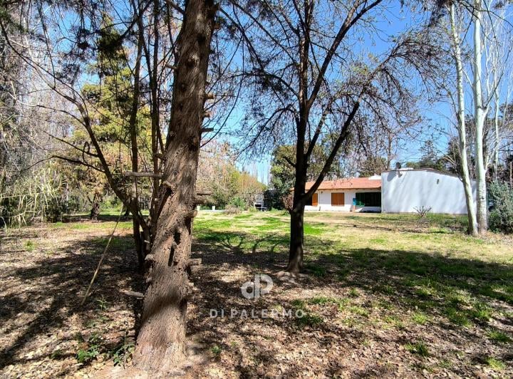 Terreno · 180m² · 6 Ambientes · 2 Cocheras