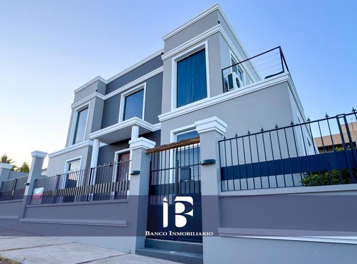 Casa · 292m² · 6 Ambientes · 4 Cocheras