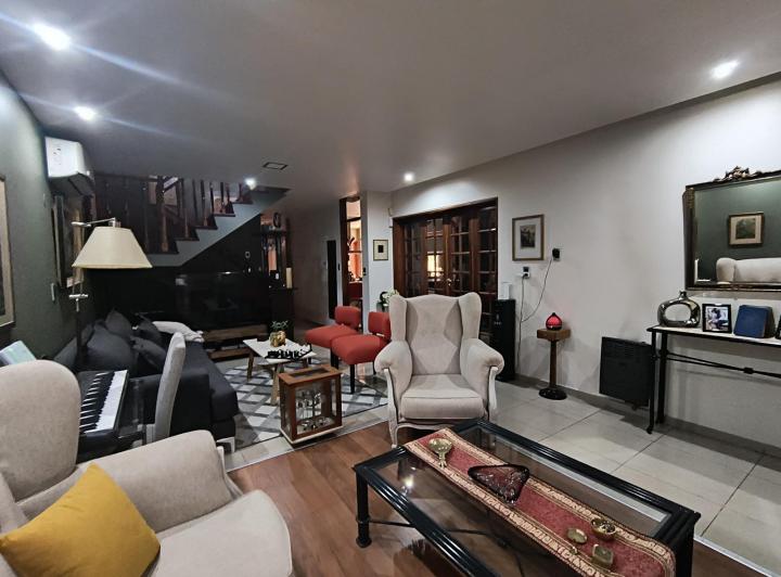 Casa · 282m² · 10 Ambientes · 1 Cochera