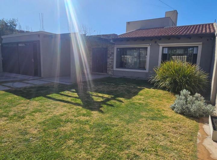 Casa · 765m² · 4 Dormitorios · 2 Cocheras