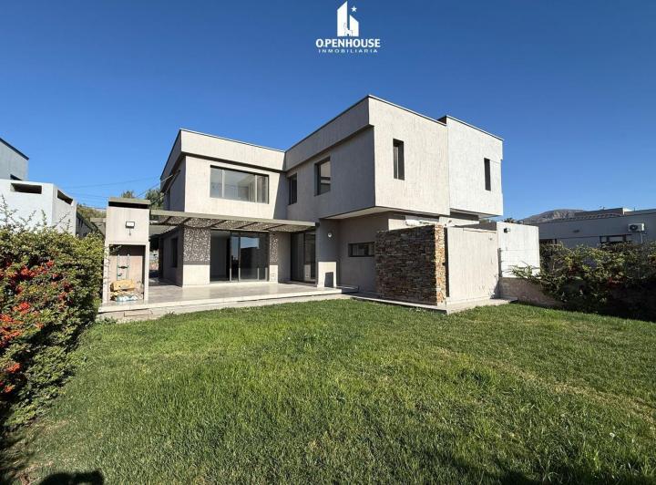 Casa · 255m² · 5 Ambientes · 1 Cochera