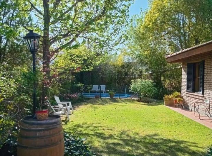 Casa · 265m² · 3 Dormitorios · 2 Cocheras