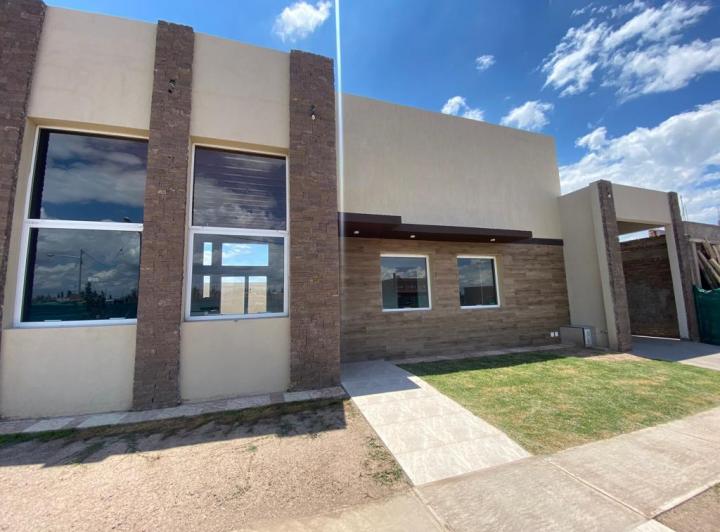 Casa · 216m² · 8 Ambientes · 2 Cocheras