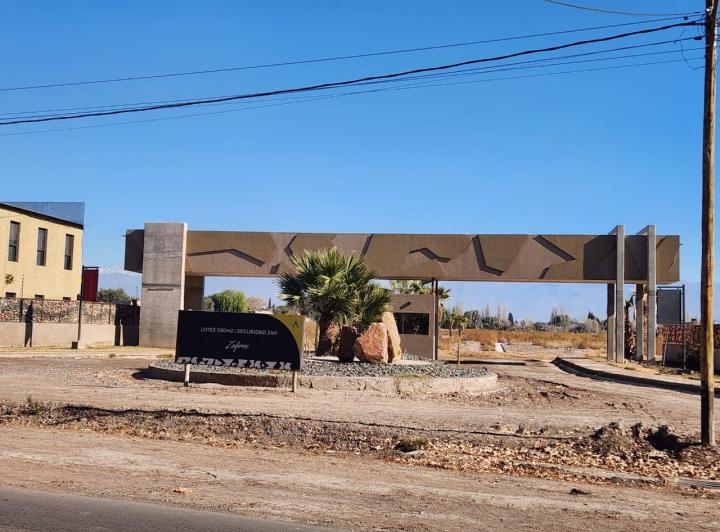Terreno · 300m²