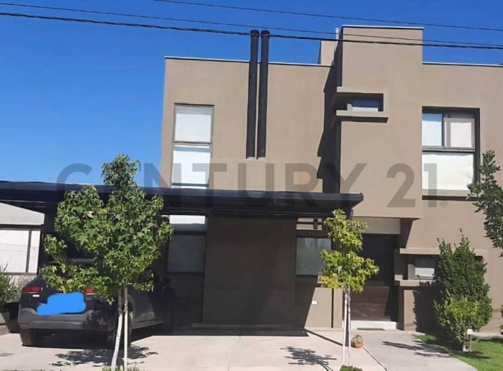 Casa · 199m² · 4 Dormitorios · 2 Cocheras