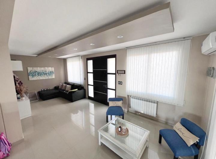 Casa · 270m² · 6 Ambientes · 4 Cocheras