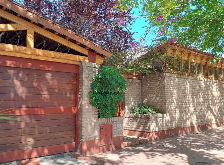 Casa · 260m² · 8 Ambientes · 1 Cochera