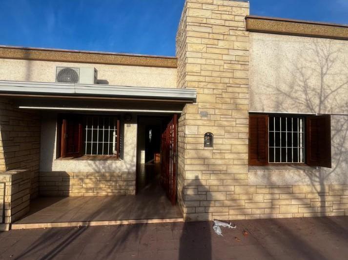 Casa · 186m² · 6 Ambientes · 2 Cocheras