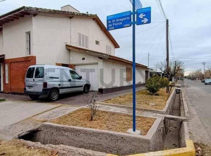 Casa · 230m² · 4 Ambientes
