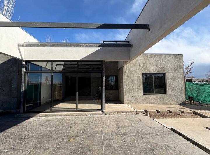 Casa · 152m² · 5 Ambientes · 2 Cocheras