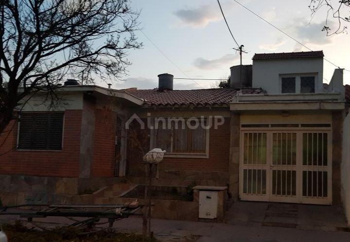 Casa · 250m² · 6 Ambientes · 1 Cochera