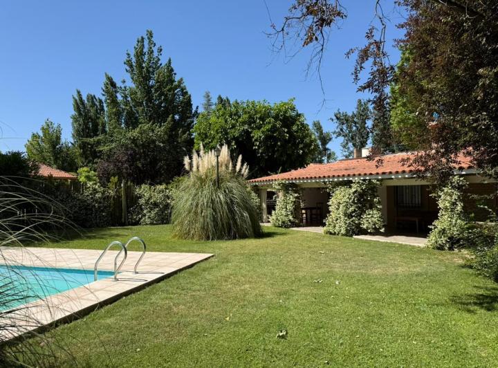 Casa · 140m² · 6 Ambientes · 1 Cochera