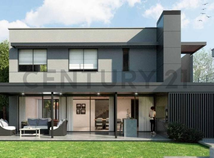 Casa · 228m² · 6 Ambientes · 2 Cocheras
