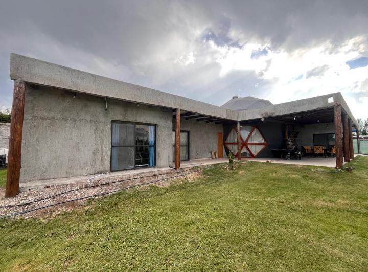 Casa · 350m² · 6 Ambientes
