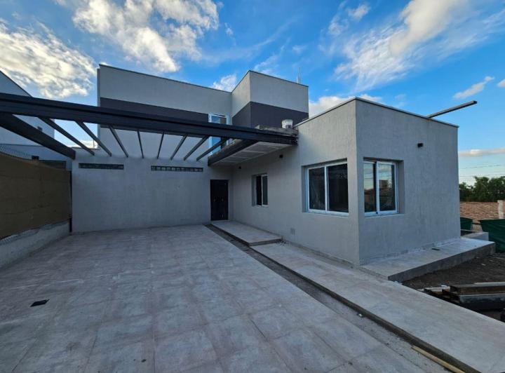 Casa · 190m² · 6 Ambientes · 2 Cocheras