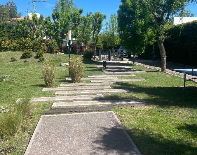 Casa · 400m² · 6 Ambientes · 3 Cocheras