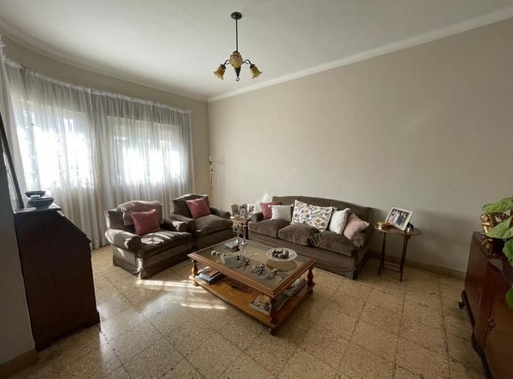 Casa · 225m² · 6 Ambientes · 2 Cocheras