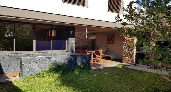 Casa · 370m² · 5 Ambientes · 2 Cocheras
