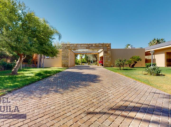 Casa · 650m² · 4 Ambientes · 1 Cochera