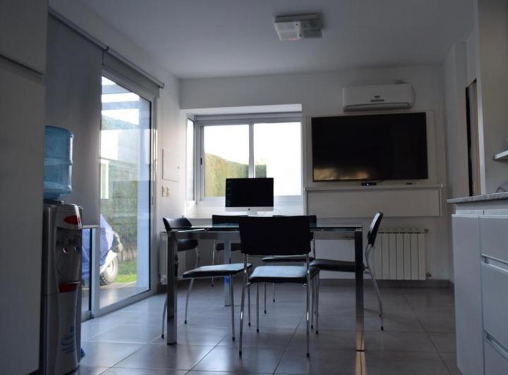 Casa · 203m² · 5 Ambientes · 2 Cocheras