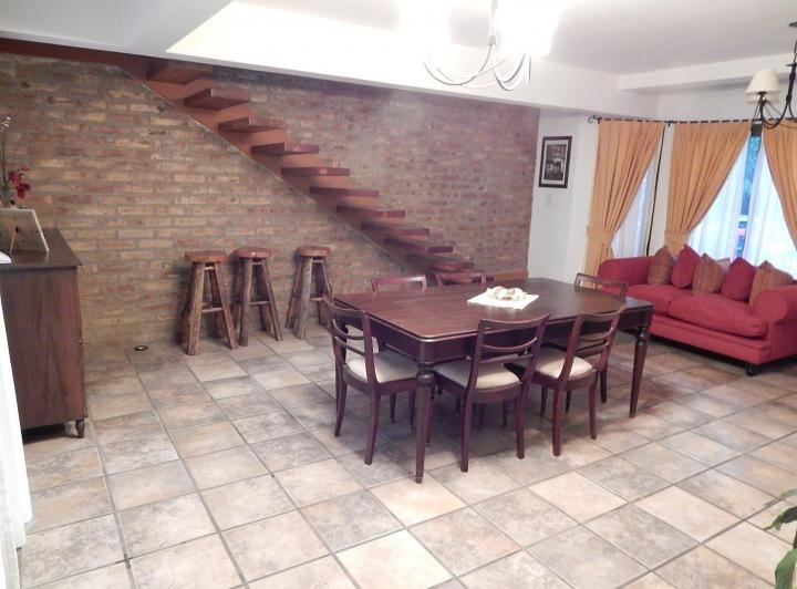 Casa · 179m² · 2 Dormitorios · 2 Cocheras