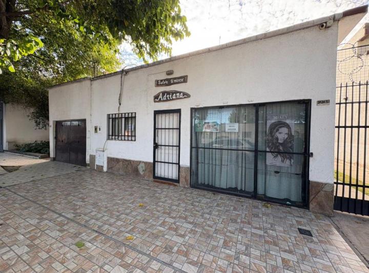 Casa · 210m² · 8 Ambientes · 5 Cocheras