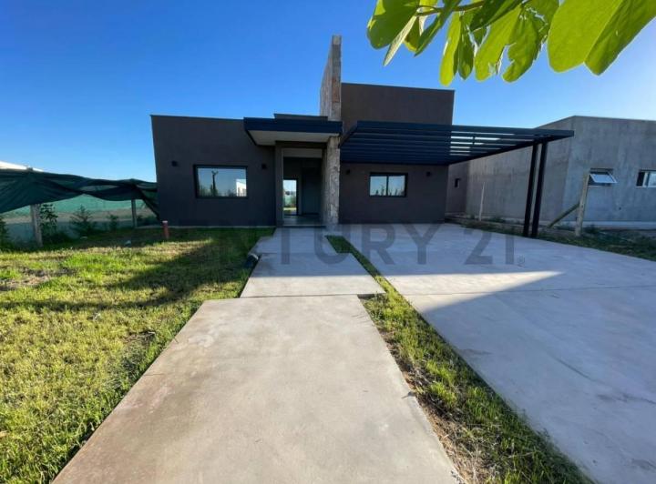 Casa · 220m² · 5 Ambientes · 1 Cochera