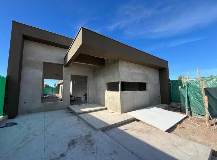 Casa · 180m² · 6 Ambientes · 1 Cochera