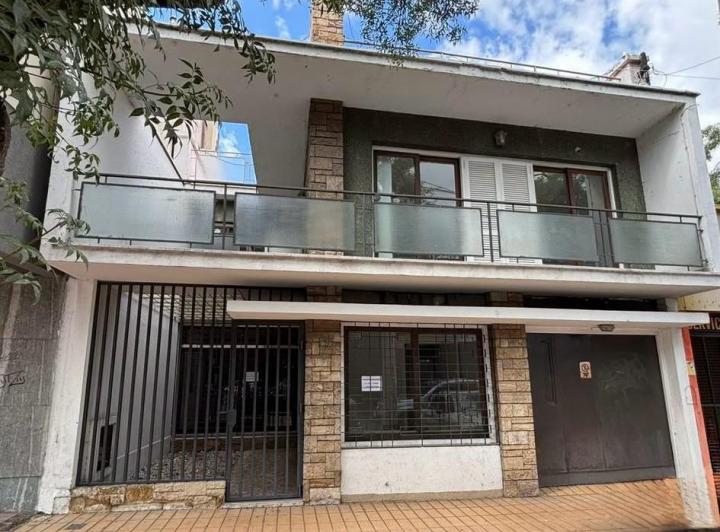 Casa · 232m² · 5 Ambientes · 1 Cochera