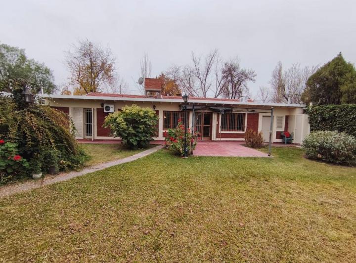 Casa · 237m² · 7 Ambientes · 1 Cochera