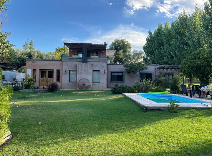 Casa · 297m² · 9 Ambientes · 2 Cocheras